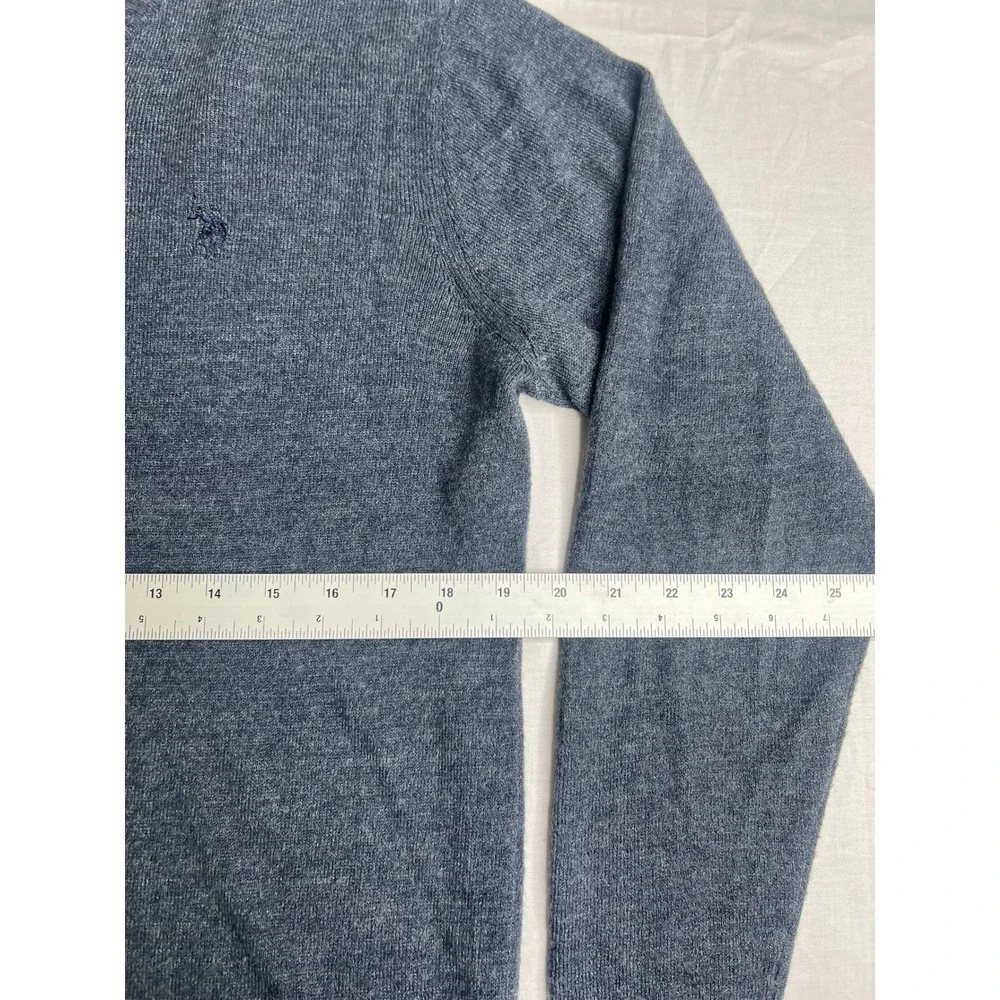 U.S. Polo Assn. Men's Gray V-Neck‎ Sweater, Classic Style, Medium